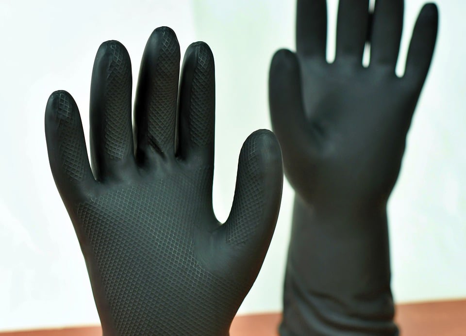 Are You Wearing the Right Type of Gloves for Cleaning?